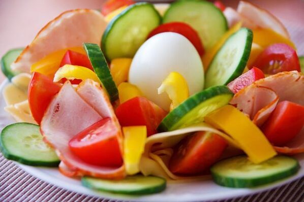 Зеленчукова салата в яйчено-портокаловата диета за отслабване
