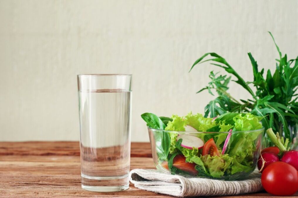 водата преди хранене е същността на мързеливата диета